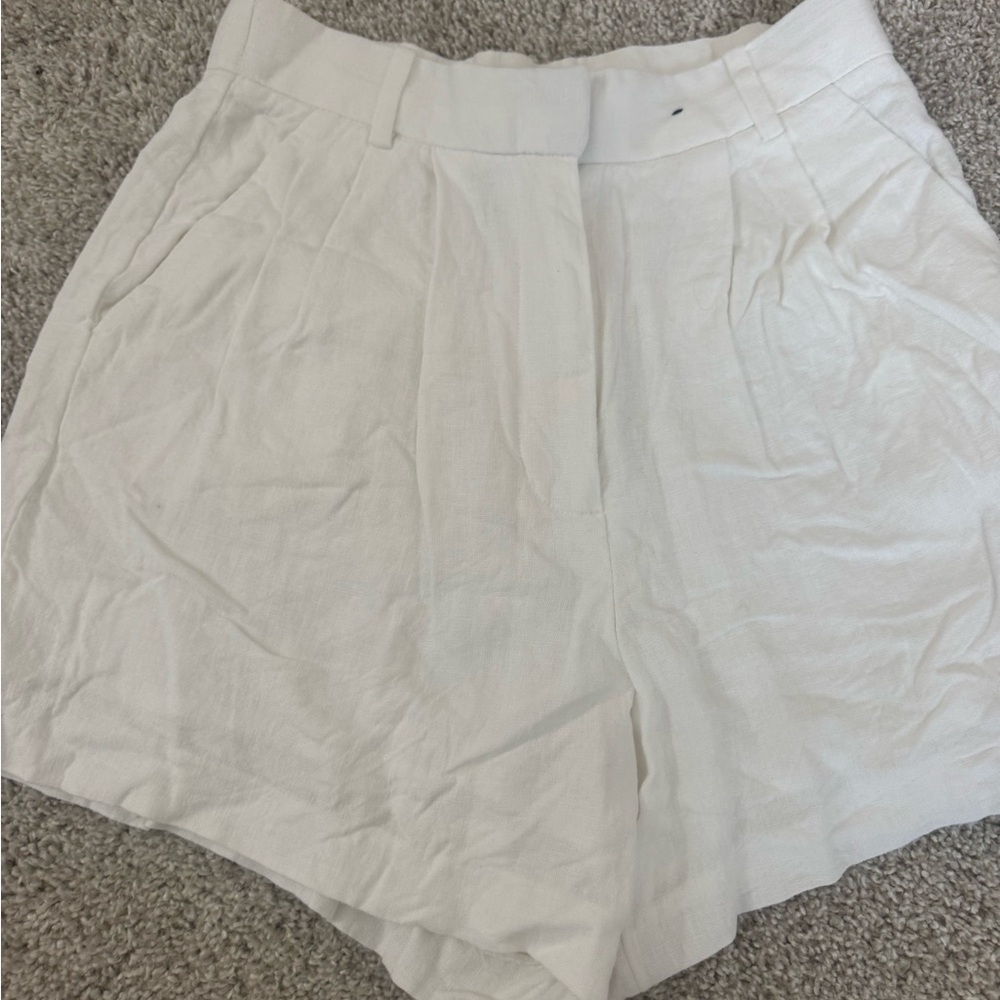 Abercrombie & Fitch White High-Rise Pleated Shorts